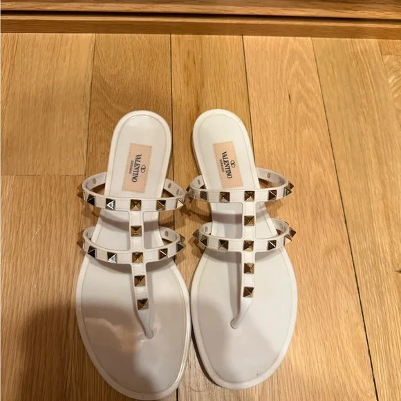 Valentino PVC thong sandal - Picture 3 of 3